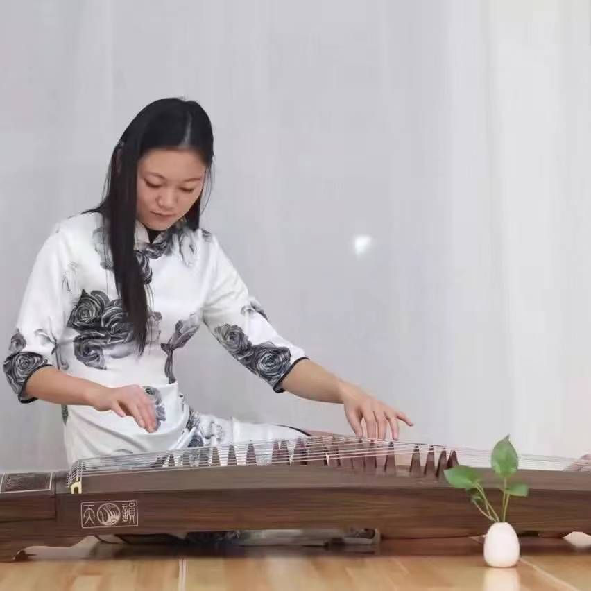 教古筝的瑜伽教练